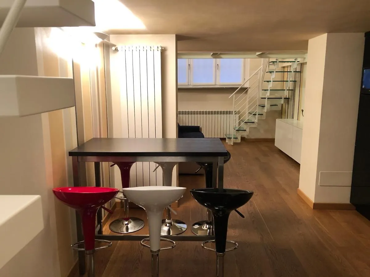 Appartement La Casina In Burlamacchi Milan