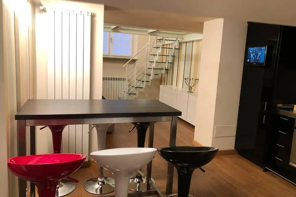 La Casina In Burlamacchi Milan Appartement