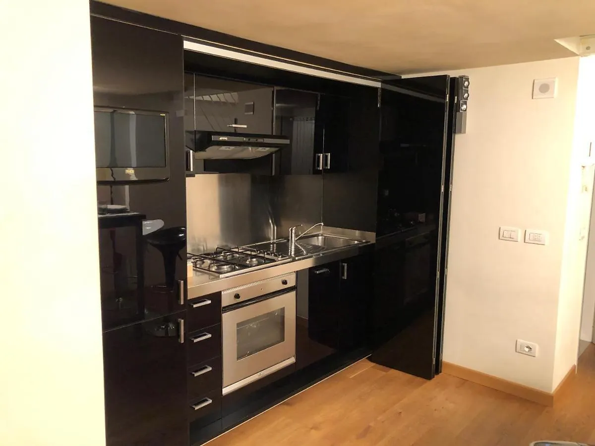 La Casina In Burlamacchi Milan Italie