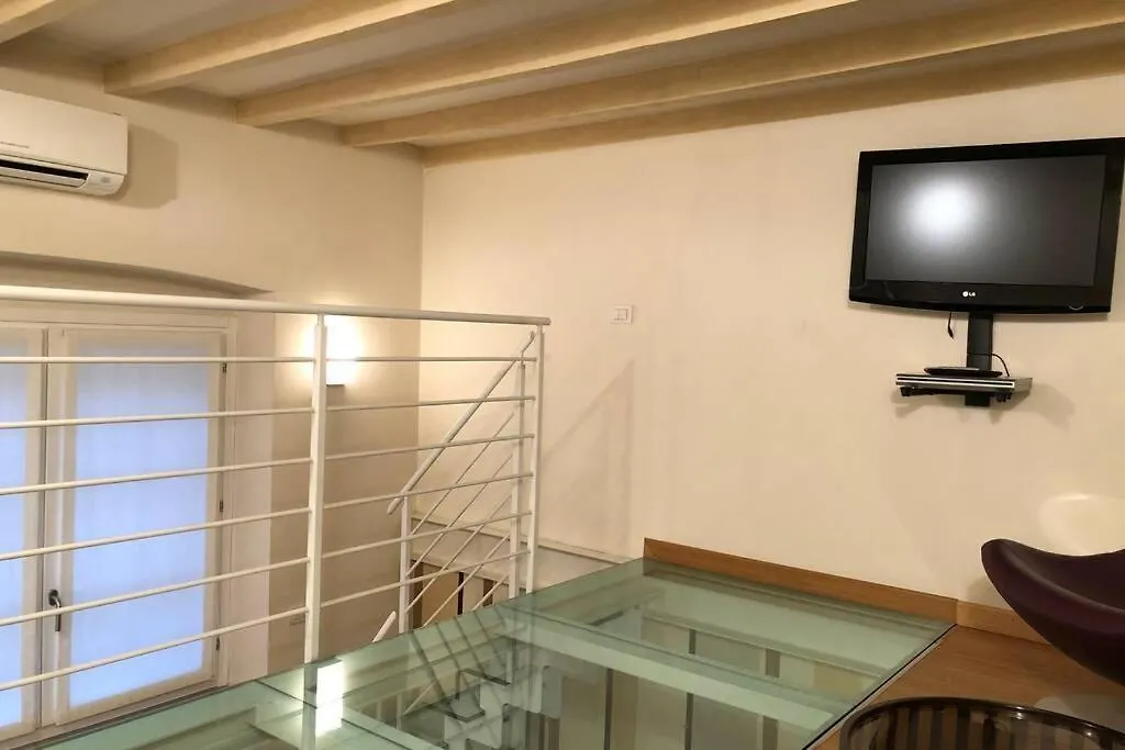 Appartement La Casina In Burlamacchi Milan