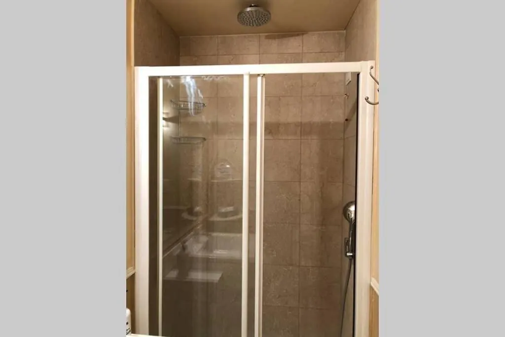 Appartement La Casina In Burlamacchi Milan