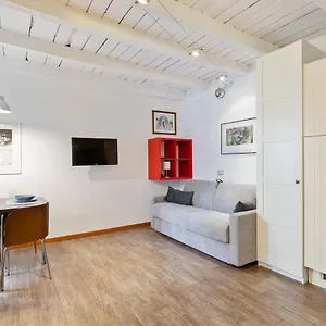 Appartamento Joivy Beautiful For 2 Near Sempione Park, Milano