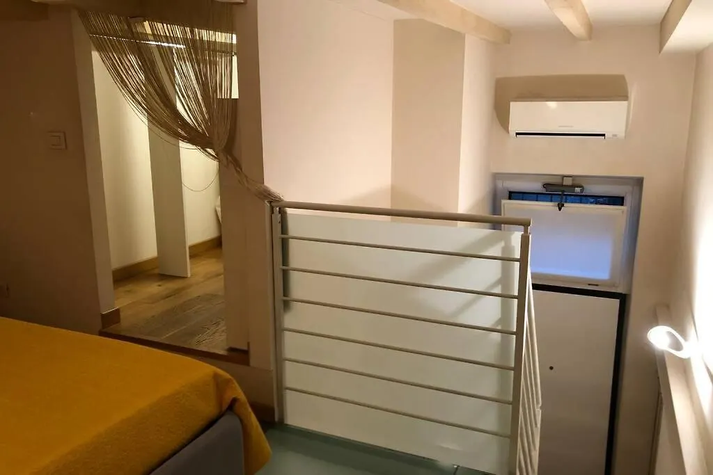 La casina in Burlamacchi Milano 0*,  Italia