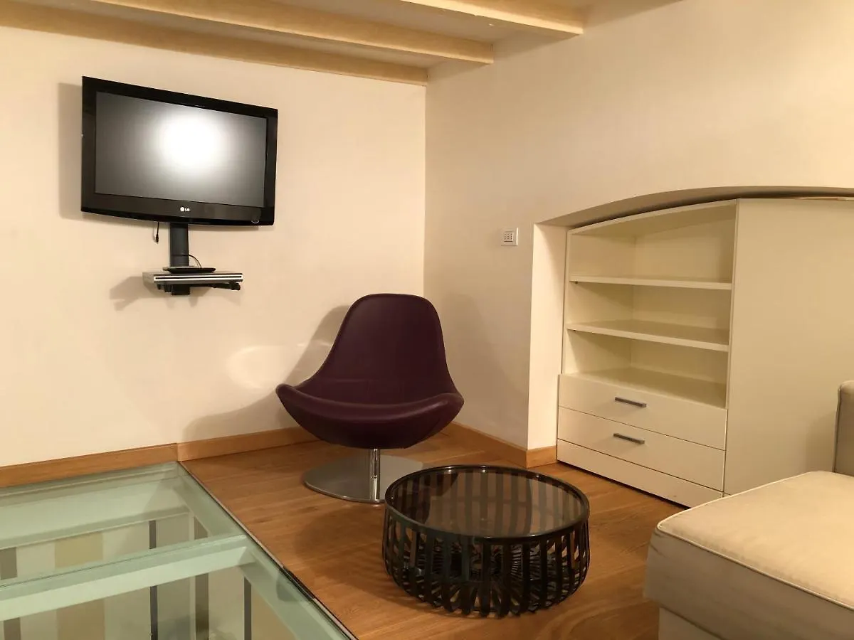 Apartman La Casina In Burlamacchi Milánó