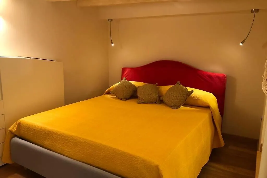 La Casina In Burlamacchi Milan
